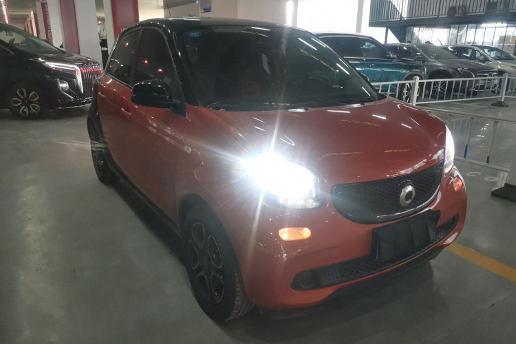 smart forfour 2018款 0.9T 66千瓦先锋版车身外观3