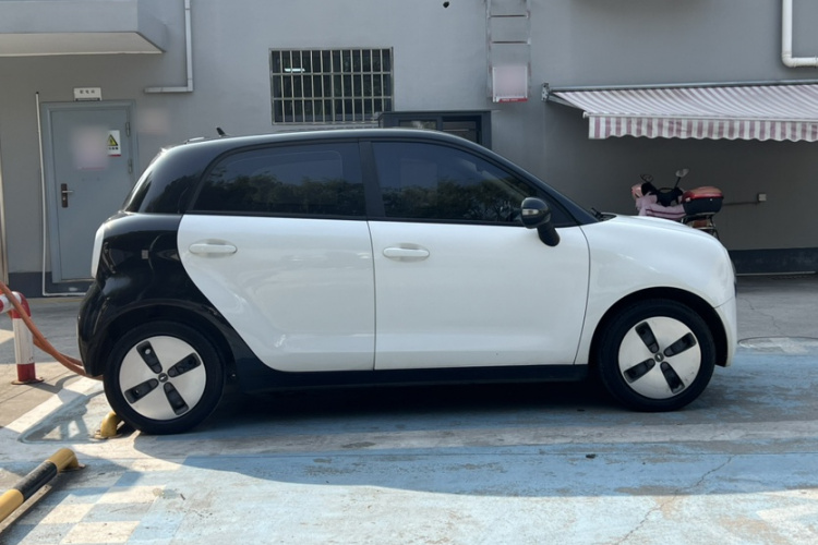 欧拉黑猫 2021款 301km 萌宠版车身外观6007