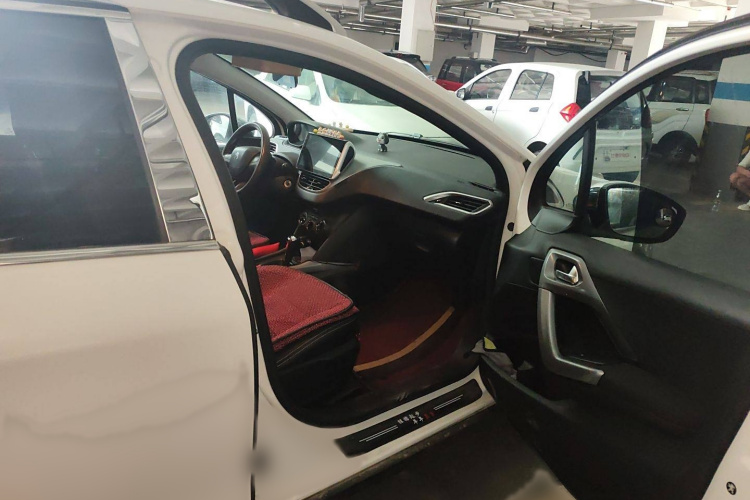 标致2008 2015款 1.6L 自动玩酷版局部细节9005