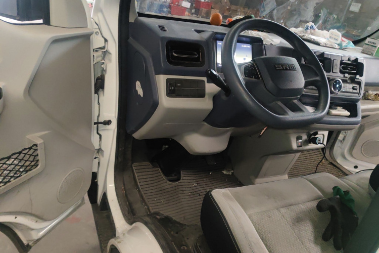 SRM鑫源新能源E3L 2025款 宁德41.86Kwh 305KM 实用型客车中控内饰20