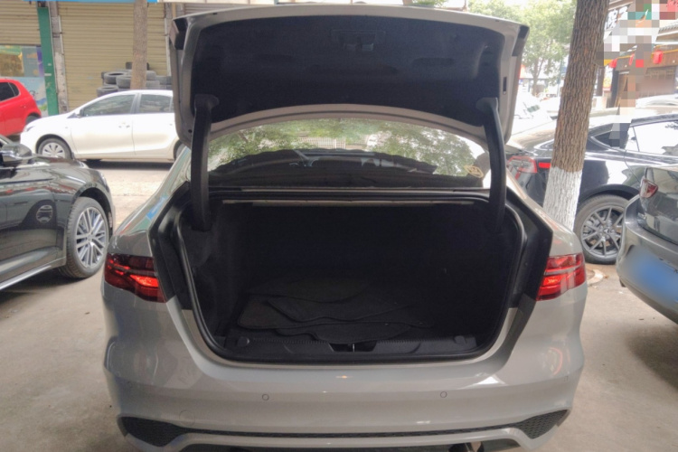 捷豹XEL 2024款 2.0T 250PS R-DYNAMIC S进取运动版局部细节23