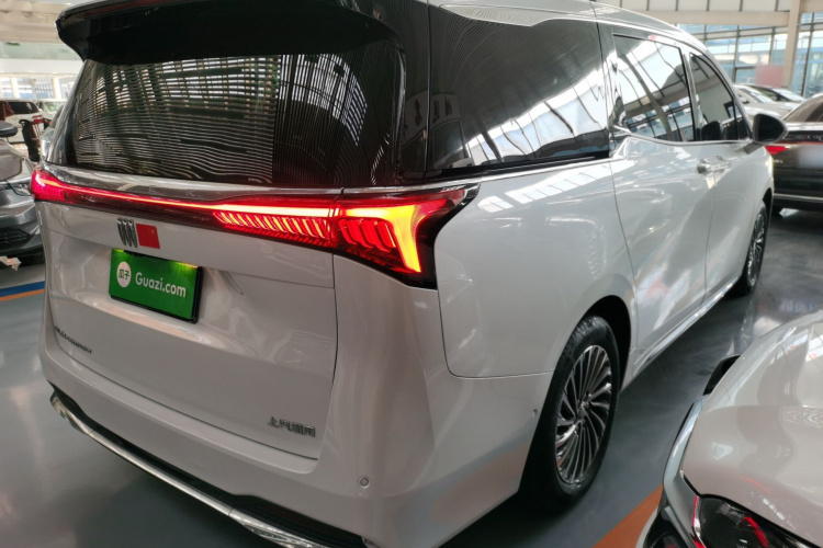 别克 世纪 2023款 2.0T 七座臻享款车身外观7