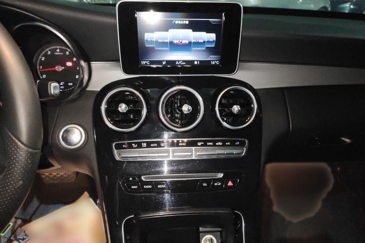 奔驰C级 2018款 C 200 运动版局部细节16