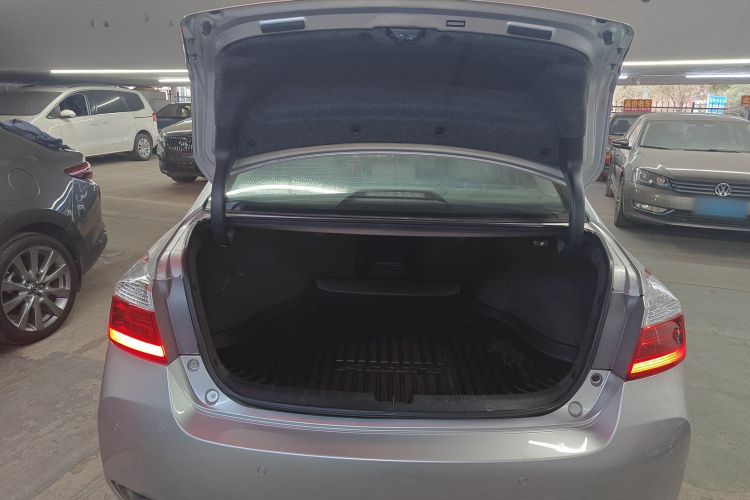 本田 雅阁 2014款 2.4L EXN 豪华导航版机舱底盘23