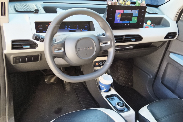 吉利银河 2023款 熊猫mini 200km 耐力熊中控内饰7002