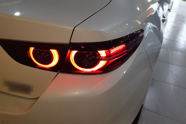 马自达3 昂克赛拉 2023款 2.0L 自动质臻版车身外观9