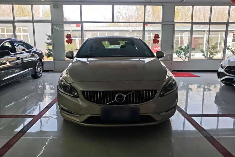 沃尔沃S60 2019款 S60L T3 智进版车身外观2