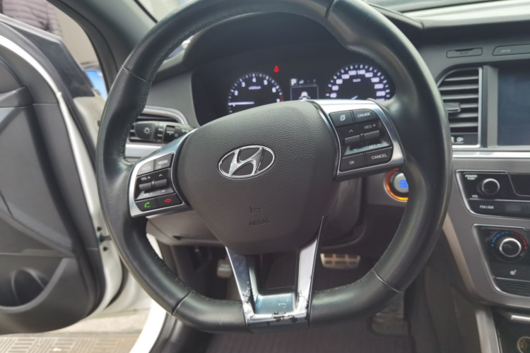 现代 索纳塔 2015款 1.6T GLS智能型局部细节13