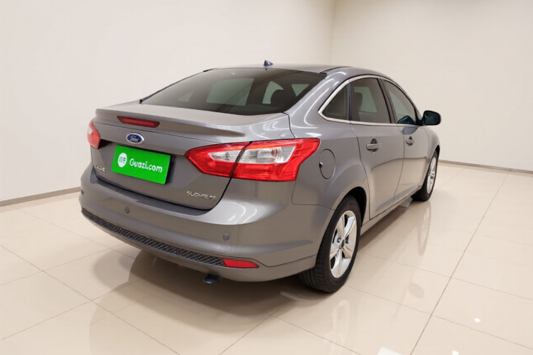 福特 福克斯 2012款 三厢 1.6L 自动风尚型车身外观7