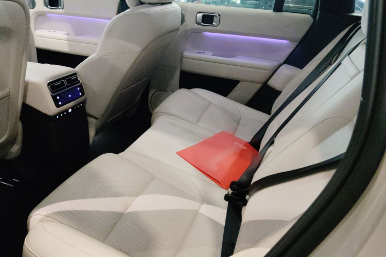 理想汽车 理想L6 2024款 Max中控内饰7004