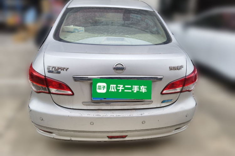 日产 轩逸 2012款 经典 1.6XE 手动舒适版车身外观6