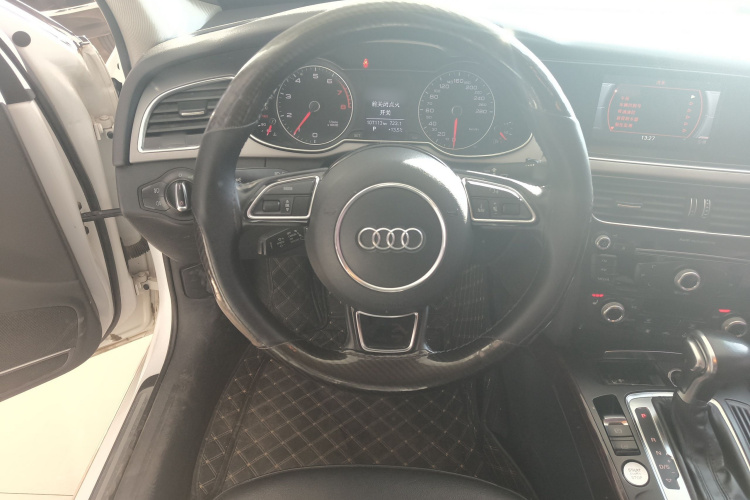 奥迪A4L 2016款 35 TFSI 典藏版 S line舒适型中控内饰13