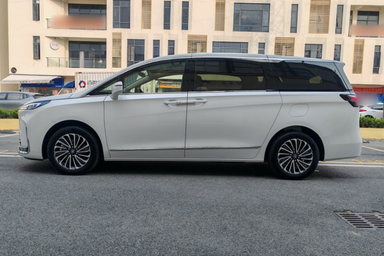 别克GL8新能源 2025款 陆尚 先享版 7座车身外观6010