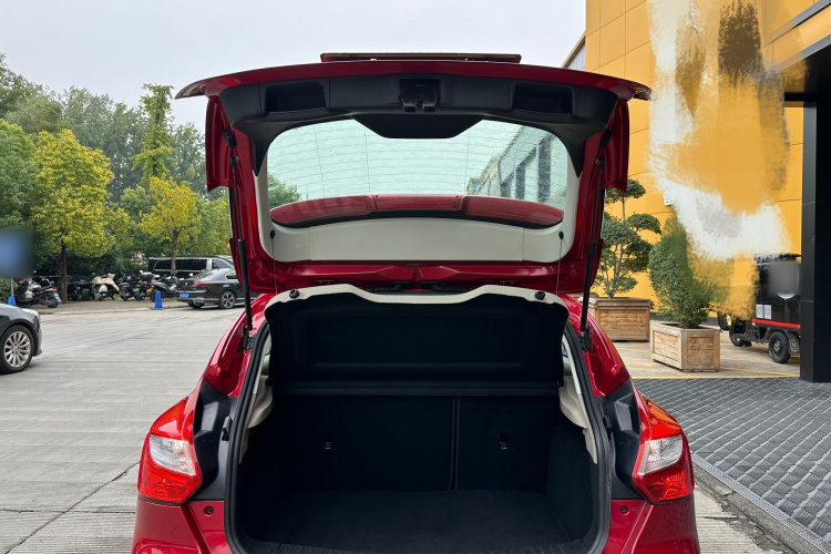 福特 福克斯 2012款 两厢 1.6L 手动风尚型局部细节23