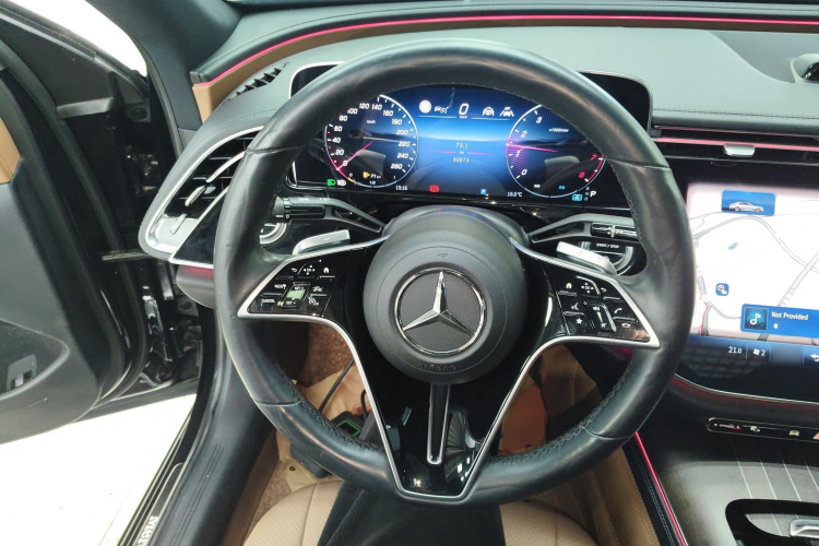 奔驰E级 2024款 E 300 L 豪华型中控内饰13