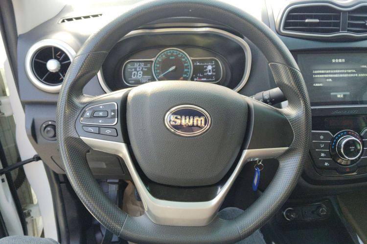 SWM斯威汽车 SWM斯威X3 2020款 1.5L 手动超值型 7座中控内饰13
