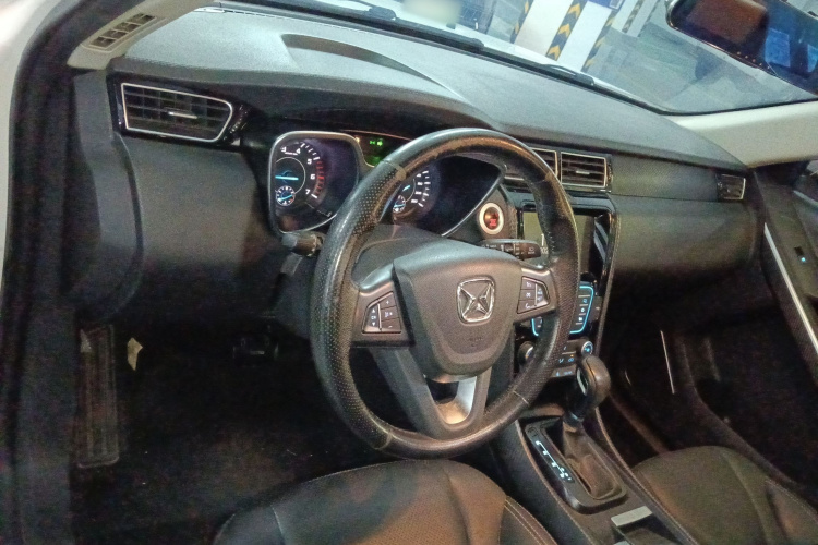 江铃 驭胜S330 2016款 1.5L GTDi 自动两驱尊贵版中控内饰12