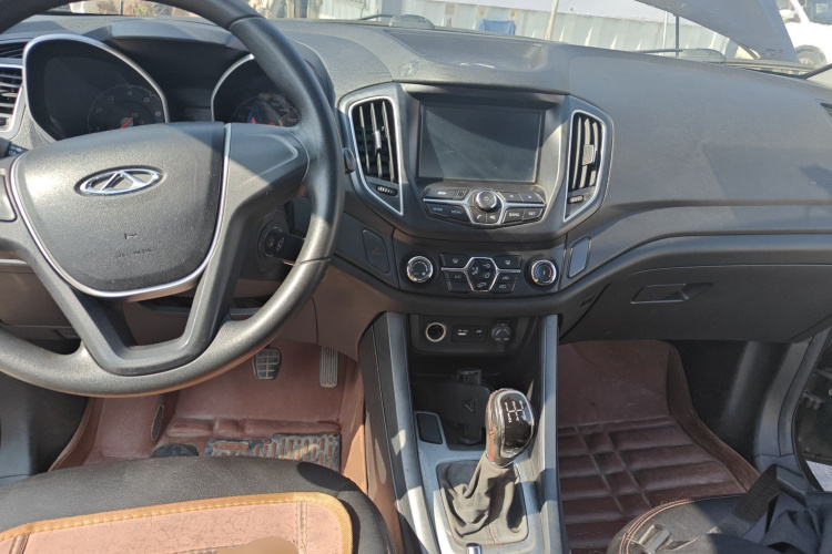 奇瑞 瑞虎5 2014款 2.0L 手动家享版中控内饰12