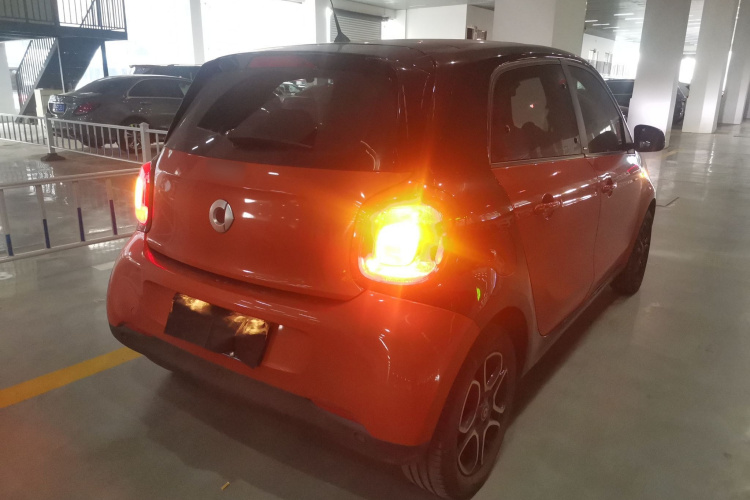 smart forfour 2018款 0.9T 66千瓦先锋版车身外观7