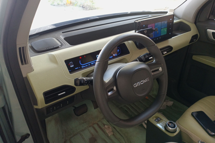 吉利银河 2023款 熊猫mini 120km 萌萌熊中控内饰13