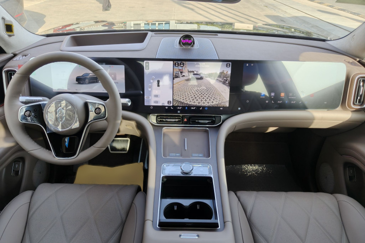 鸿蒙智行 问界M9 2025款 增程 Ultra版 52kWh 6座版中控内饰7001