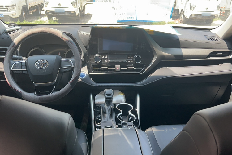 丰田 汉兰达 2022款 双擎 2.5L 两驱精英版 5座中控内饰7003