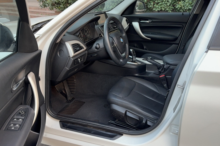 宝马1系(进口) 2016款 118i 领先型中控内饰7001