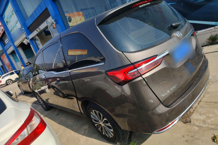 别克GL8 2021款 陆上公务舱 652T 舒适型车身外观4