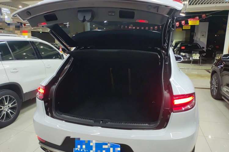 保时捷 2018款 Macan 2.0T机舱底盘23