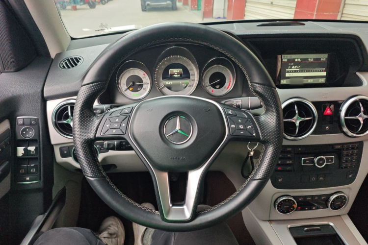 奔驰GLK级 2013款 GLK 300 4MATIC 动感天窗型中控内饰13