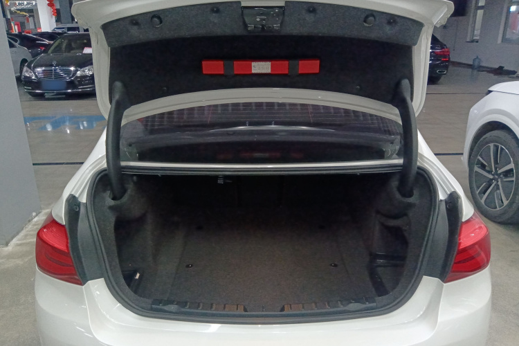 宝马3系 2019款 320Li 时尚型机舱底盘23