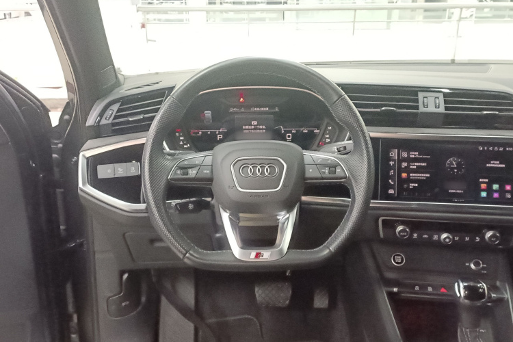 奥迪Q3 Sportback 2023款 改款 40 TFSI 时尚型中控内饰13