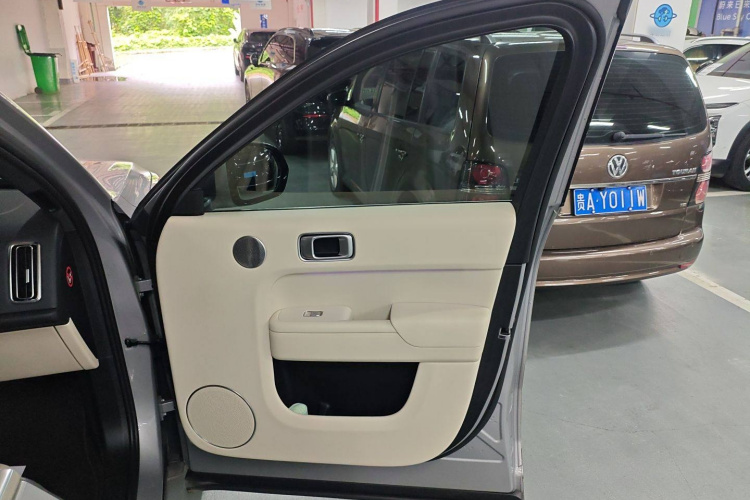 理想汽车 理想L8 2023款 Pro中控内饰7001