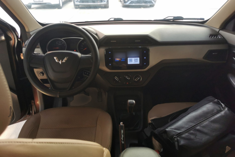 五菱汽车 五菱宏光 2018款 1.5L S舒适型L2B中控内饰7002