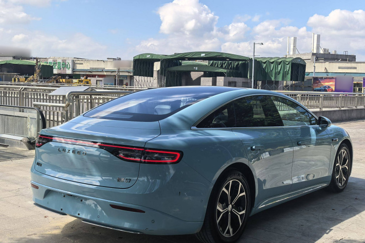 鸿蒙智行 智界S7 2025款 705km Pro车身外观6006