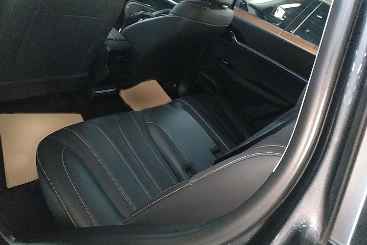 荣威RX5 MAX 2022款 1.5T 自动有为尊贵版中控内饰7004