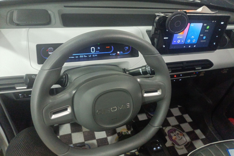 吉利银河 2023款 熊猫mini 200km 耐力熊中控内饰13