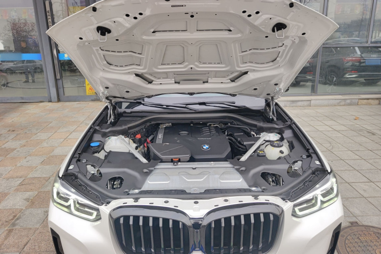 宝马X3 2022款 xDrive30i 领先型 M曜夜套装机舱底盘24