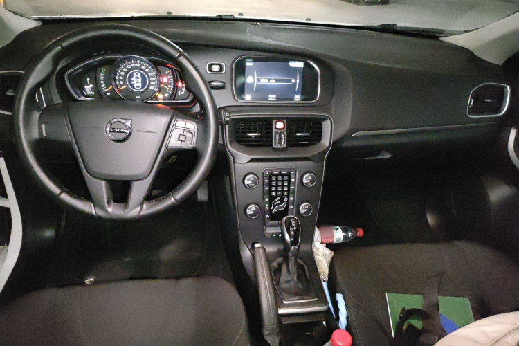 沃尔沃V40 2017款 T3 智逸版中控内饰12