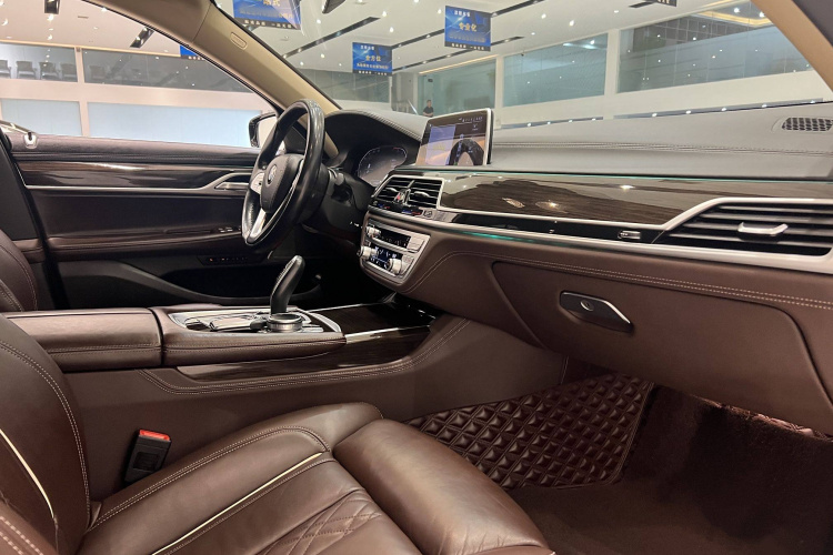 宝马7系 2019款 730Li 豪华套装中控内饰7009