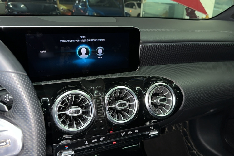 奔驰A级 2020款 A 200 L 运动轿车局部细节16