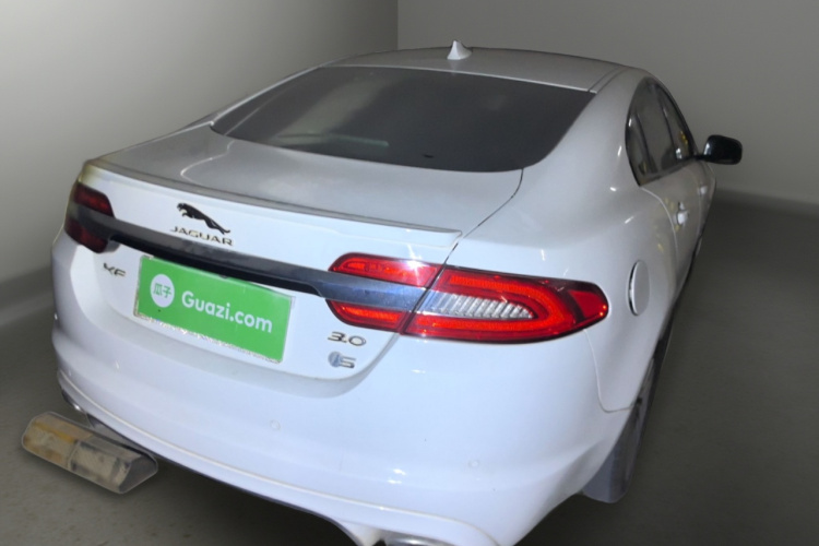 捷豹XF 2015款 XF 3.0 SC R-Sport 豪华版车身外观7