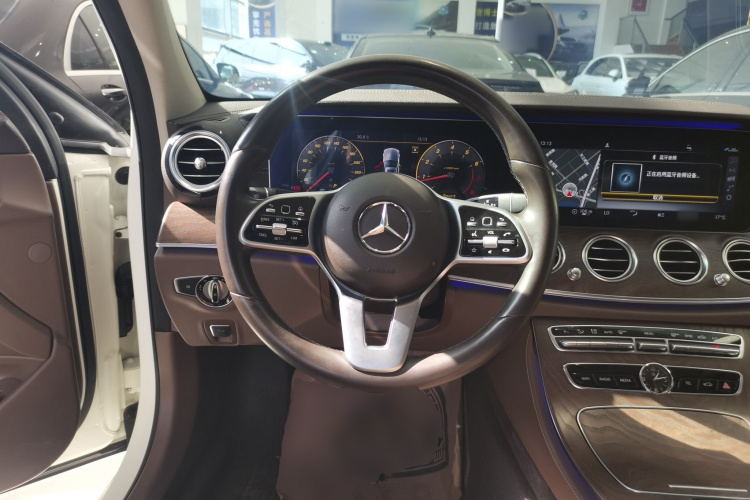 奔驰E级 2019款 改款 E 300 L 时尚型局部细节13