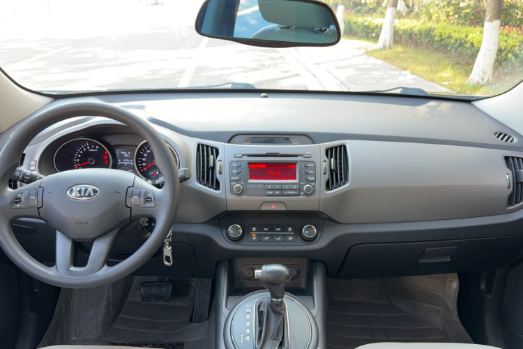 起亚 智跑 2015款 2.0L 自动两驱版GL中控内饰7004