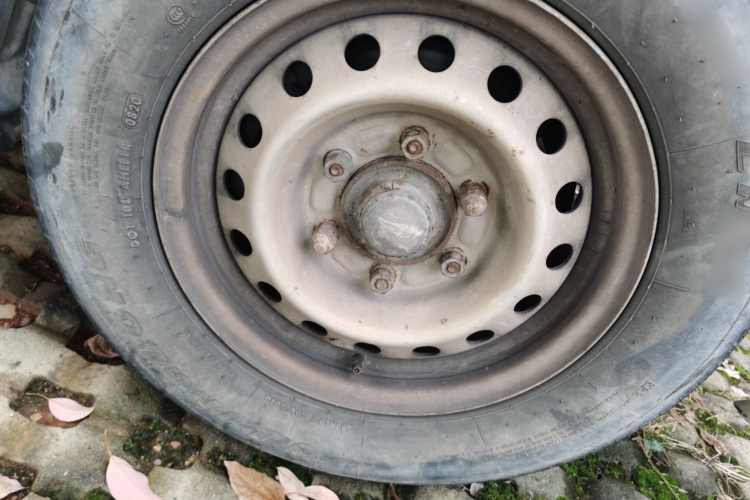 金龙 凯锐浩克 2019款 2.2L M1标准型平顶V22车身外观6007