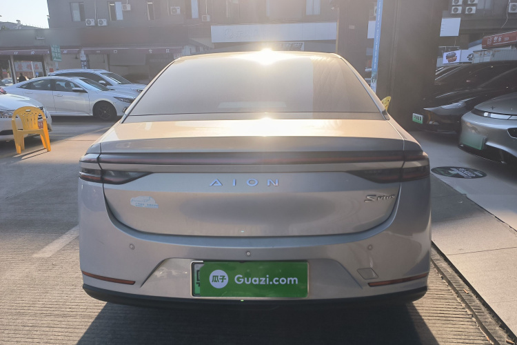 埃安 AION S Plus 2022款 70 智领版车身外观6