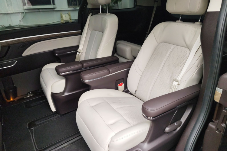 广汽传祺 传祺M8 2021款 领秀系列 390T 尊贵版中控内饰7004