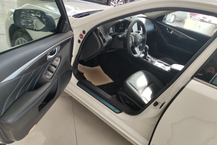 英菲尼迪Q50L 2018款 2.0T 舒适版 国VI中控内饰20