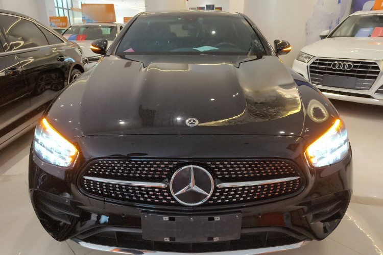 奔驰E级 2022款 改款二 E 260 L 运动型车身外观2
