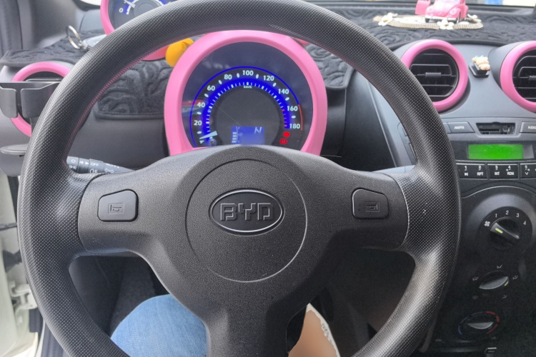 比亚迪F0 2015款 1.0L AMT 铉酷型中控内饰13